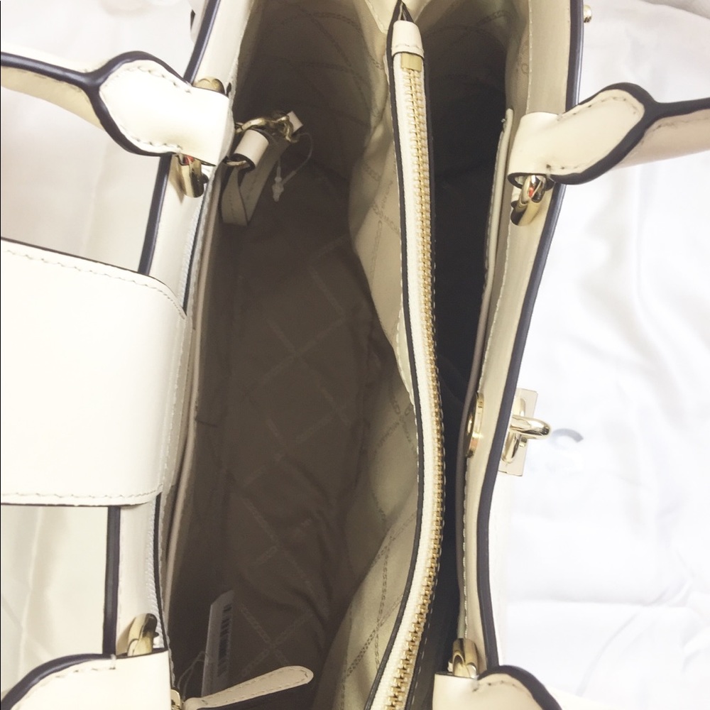 Michael Kors Gramercy Chain Embossed  Satchel. - Picture 12 of 14